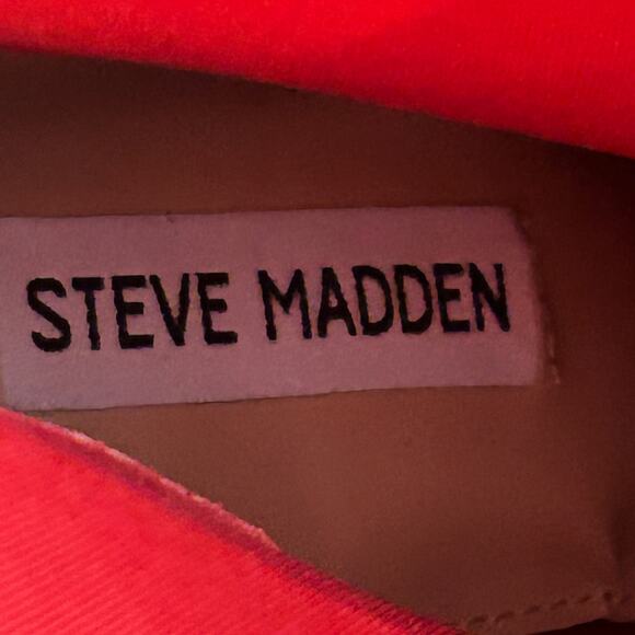 STEVE MADDEN Womens
Red Padded Elysian booties - Picture 10 of 10